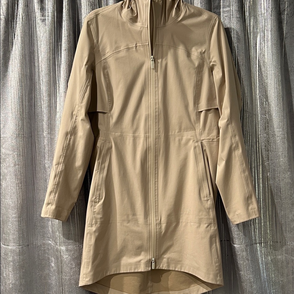 Lululemon Rain Rebel Jacket SIZE 6
Frontier